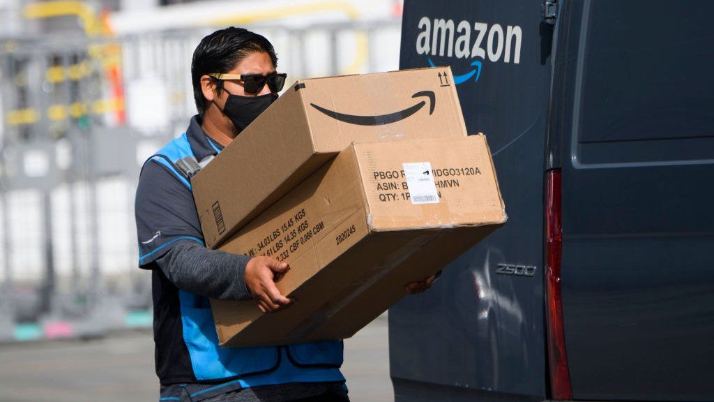 Amazon delivery driver in California 2021
