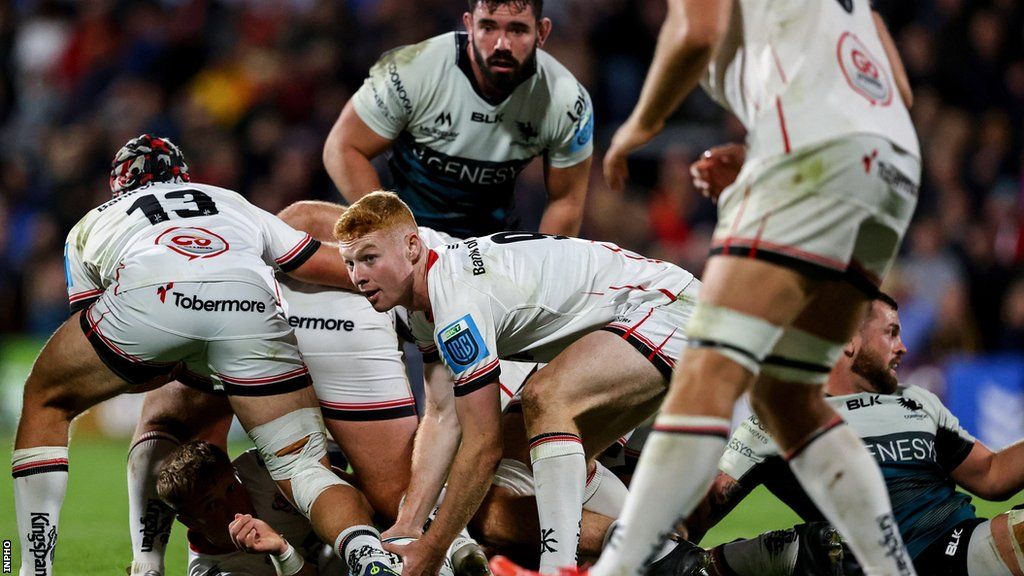 Nathan Doak is about to get a pass away during Ulster's win over Connacht in September