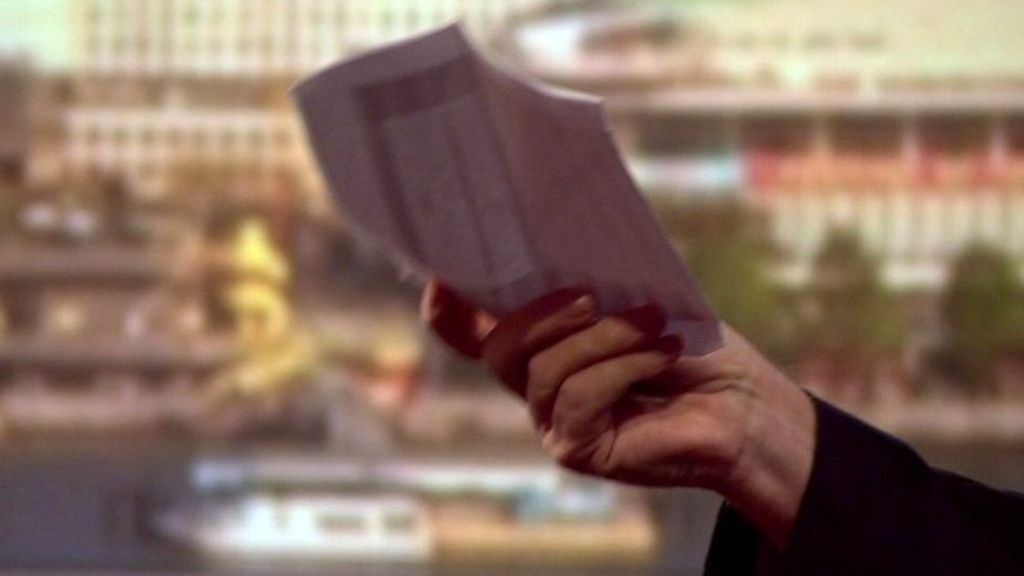 Public sector pay: Philip Hammond shown cleaner's payslip