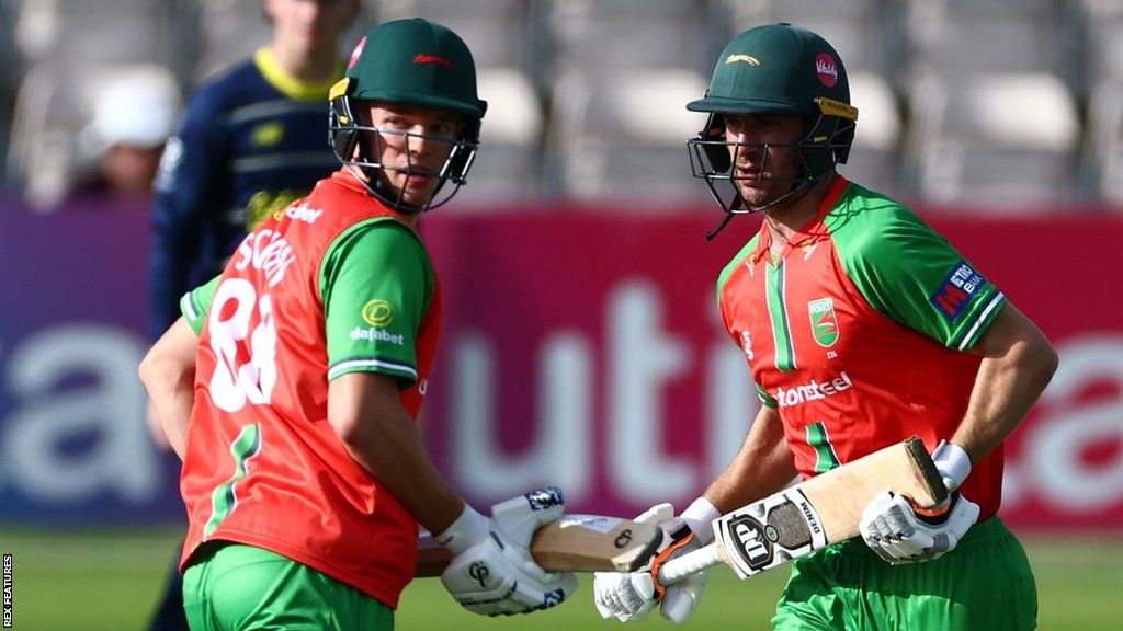 Leicestershire's Tom Scriven and Colin Ackermann