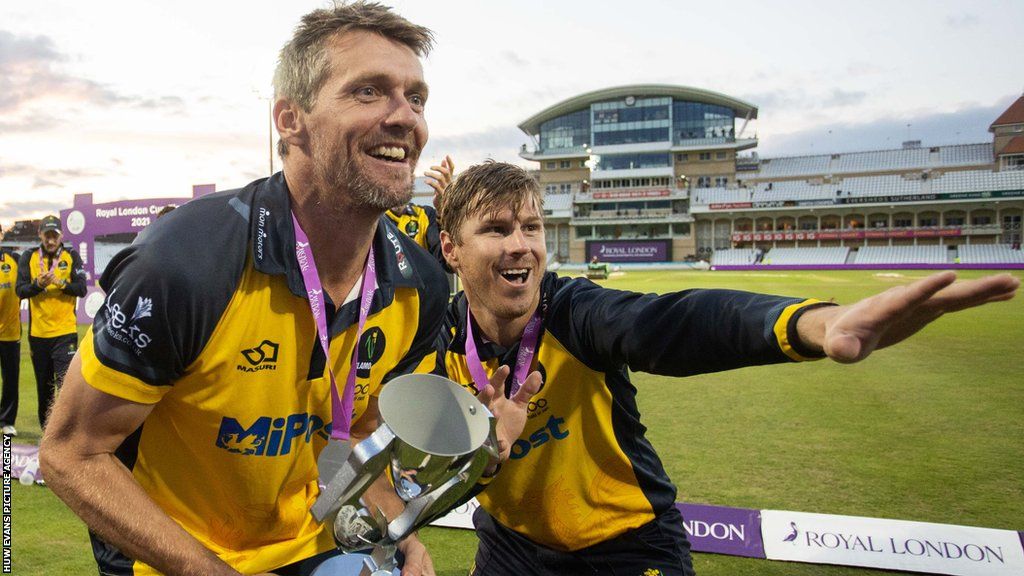 Tom Cullen (right) celebrates Glamorgan's One-Day Cup final win in 2021 with Michael Hogan