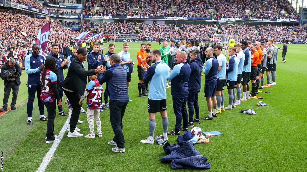 Cardiff give Burnley a guard of honour