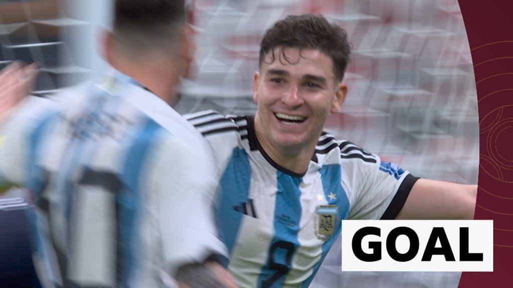 Alvarez doubles Argentina's lead over Croatia