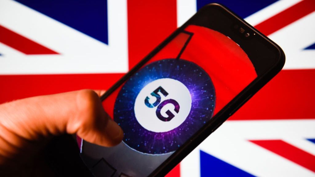 Three to give customers 5G at 'no extra cost' - BBC News