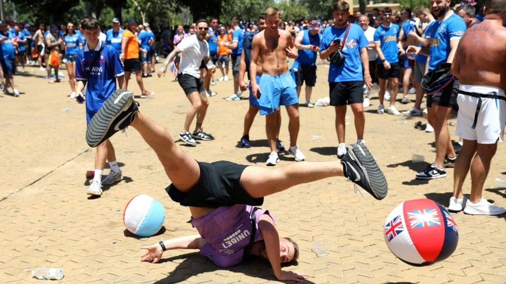 A fan does the splits in kickabout with some beach balls