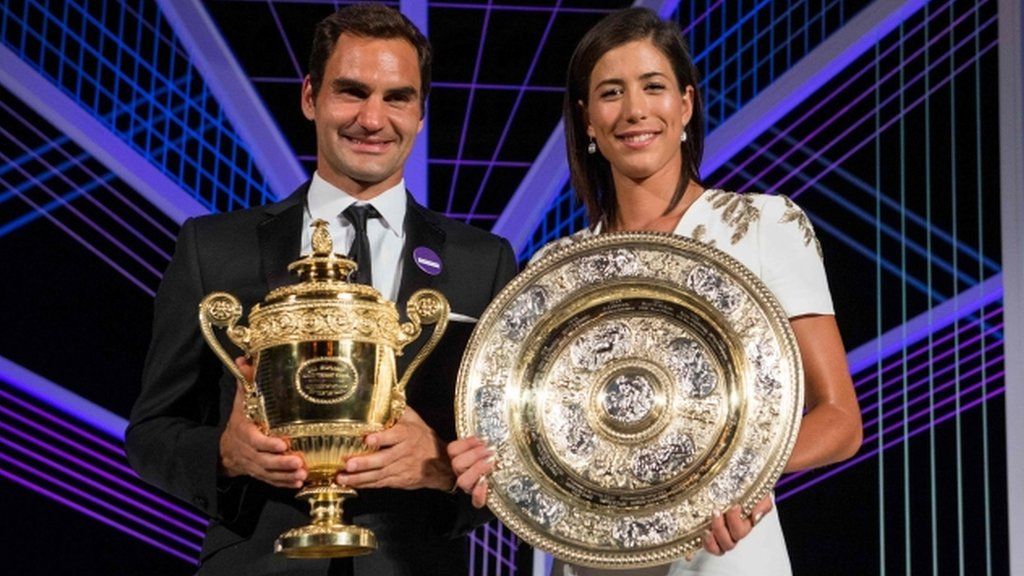 Roger Federer and Garbine Muguruza with their 2017 Wimbledon trophies