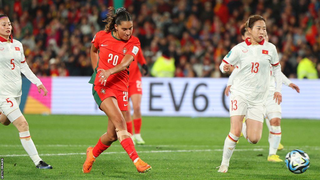 Kika Nazareth scores for Portugal against Vietnam