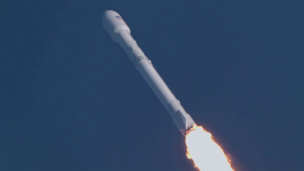 Success for SpaceX 're-usable rocket'