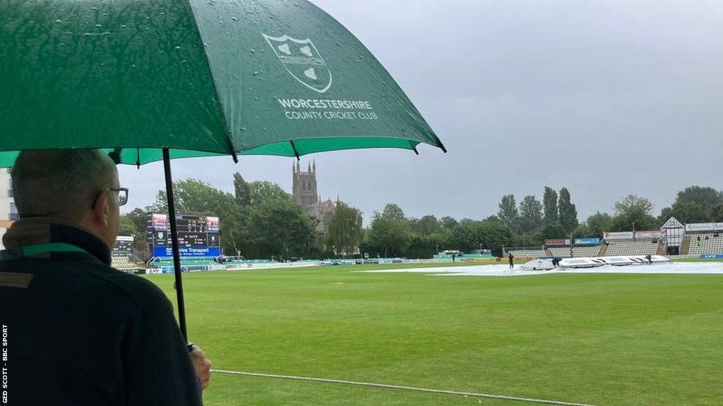 Afternoon rain meant a break of three hour and 50 minutes at New Road