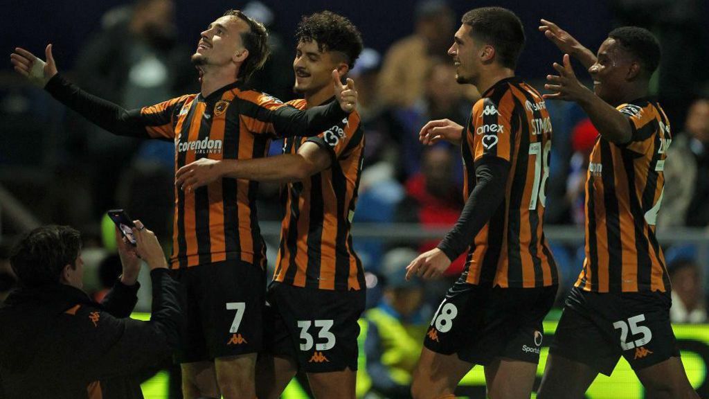 Liam Millar celebrates with his Hull City teammates