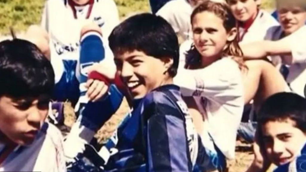 Luis Suarez playing youth football in Uruguay