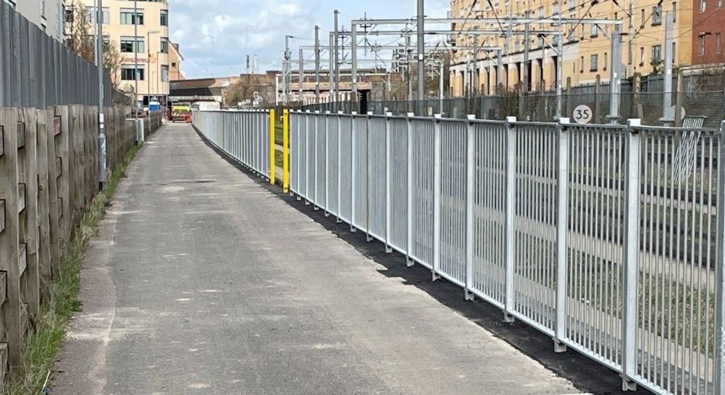 Fencing along the guided busway