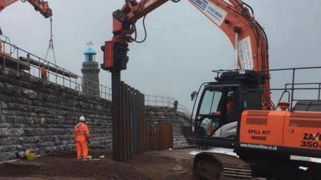 Sheet piles being installed at Teignmouth 