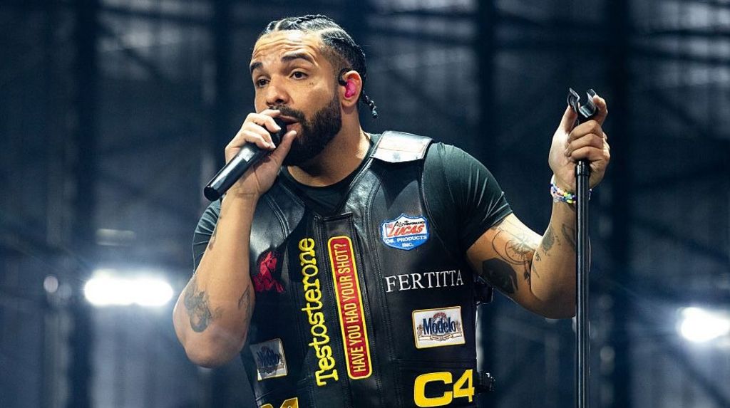 Drake holding a microphone stand