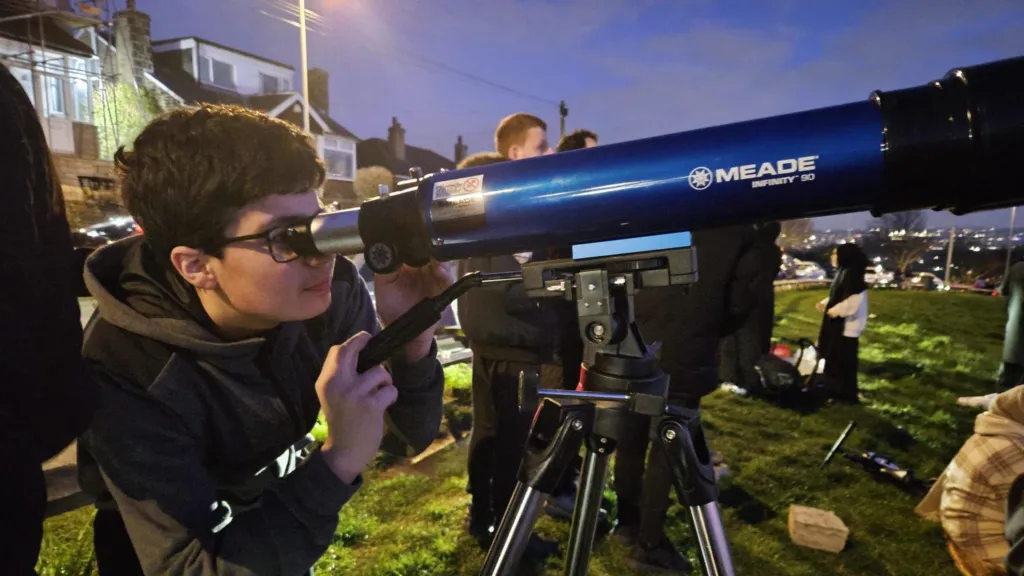 Los observadores de la luna de Eid transmiten sus habilidades a la próxima generación.
