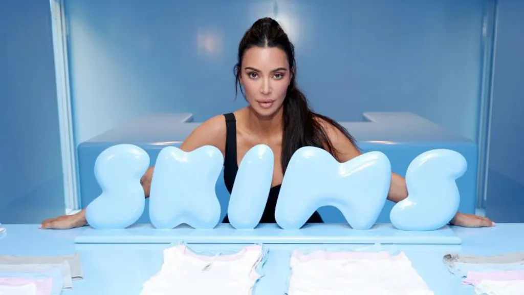 La marca de fajas Skims de Kim Kardashian alcanza una valoración de 5.000 millones de dólares.