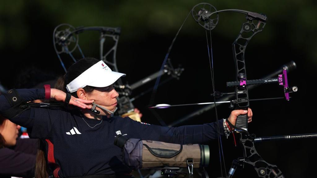 Victoria Kingstone aiming down her sight while competing at the Para 2024 Paralympics