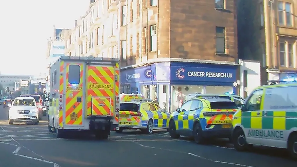 Una niña de 6 años muere tras ser atropellada por un coche en Paisley.