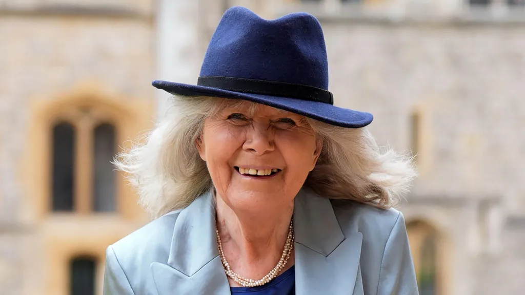 Jilly Cooper murió por una lesión en la cabeza, dice el forense