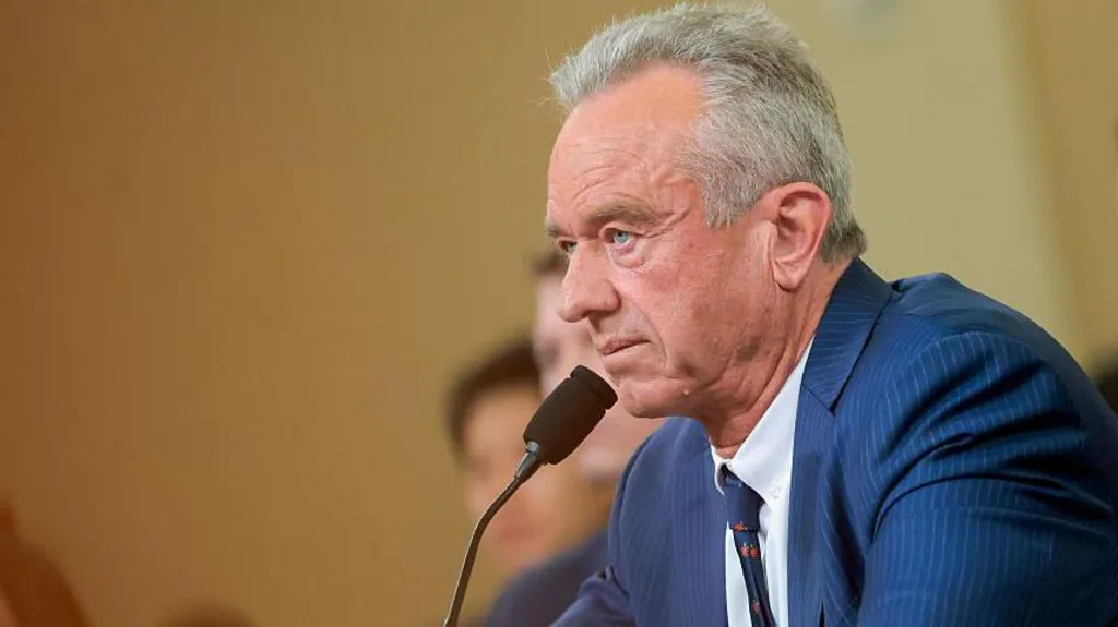 Los legisladores se enfrentan a RFK Jr. cuando este desvía su atención del tema de las vacunas.