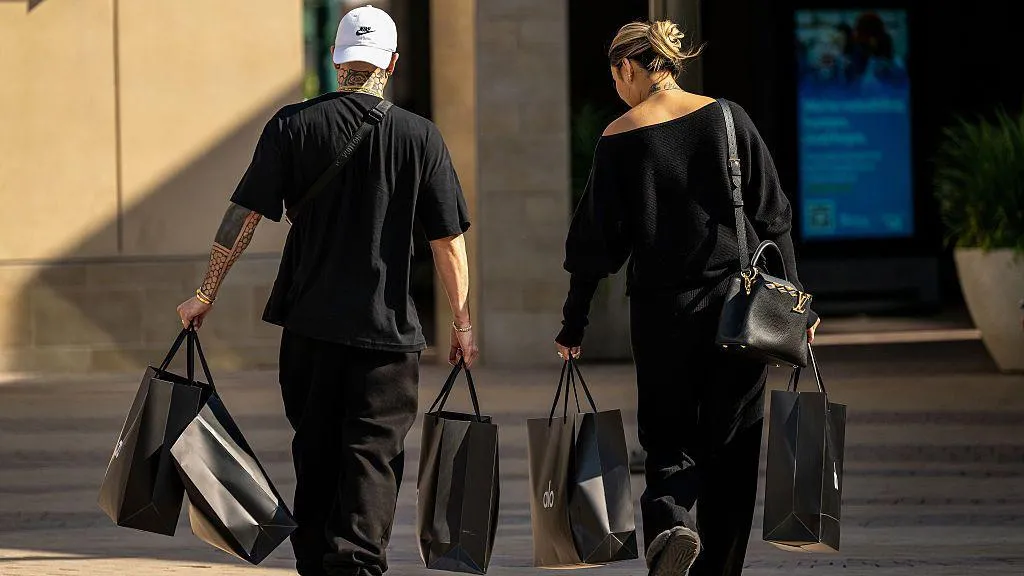Shoppers carry Alo bags in Walnut Creek, California, US, on Thursday, Feb. 5, 2026.