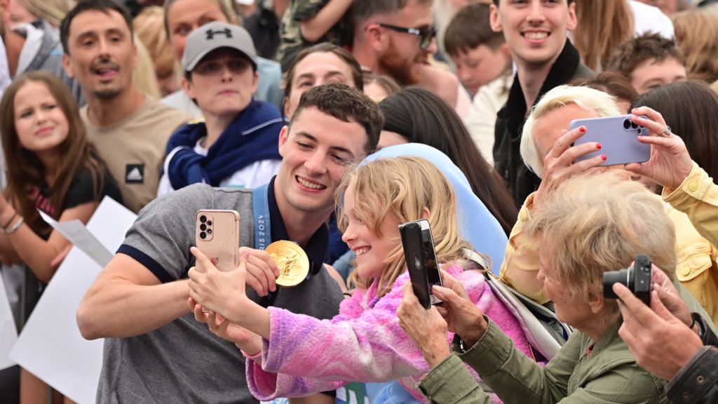 Rhys McClenaghan surrounded by supporters in Newtownards