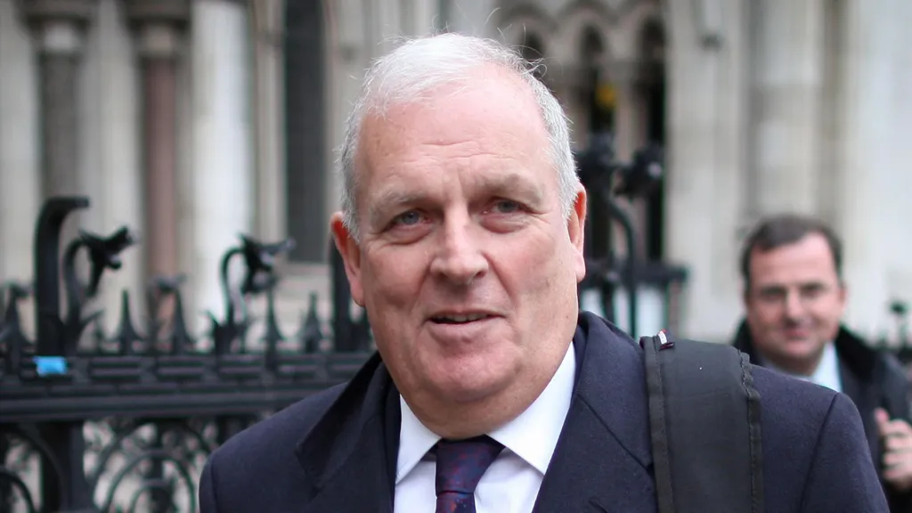 Indignación por la entrevista «insultante» de la a Kelvin MacKenzie