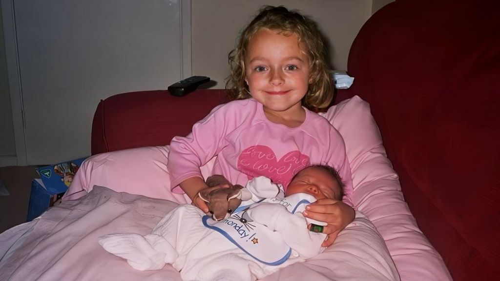 Lauren and her big sister Holly