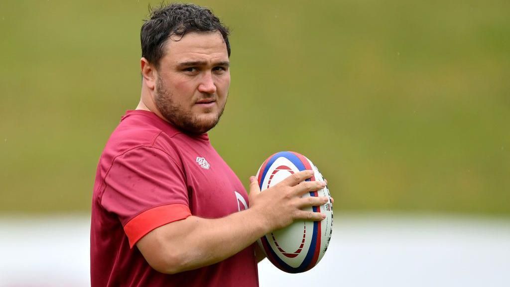 Jamie George with the ball in his hands in training