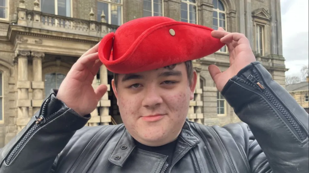 Un adolescente «escandalosamente ruidoso» pregonero por un día