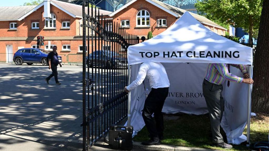 Royal Ascot 2024 Why do people wear funky hats? BBC Newsround