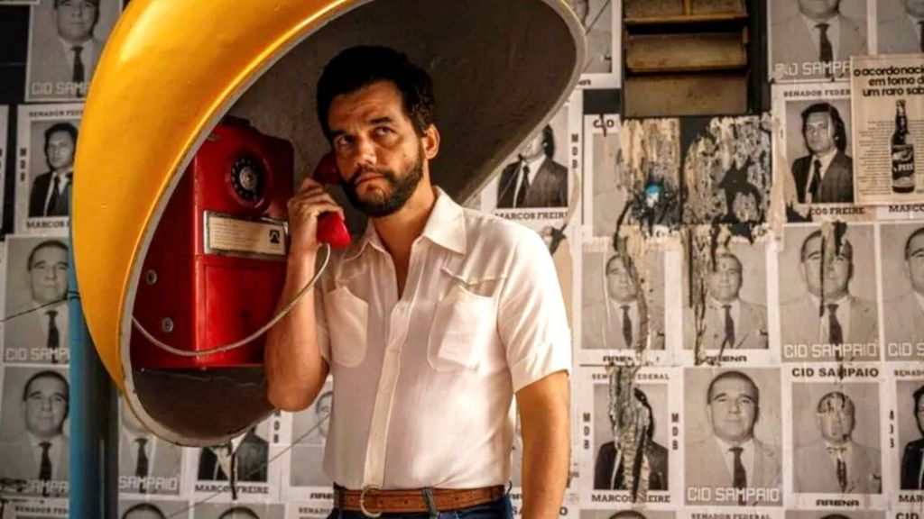 Wagner Moura. ina phone booth, in The Secret Agent