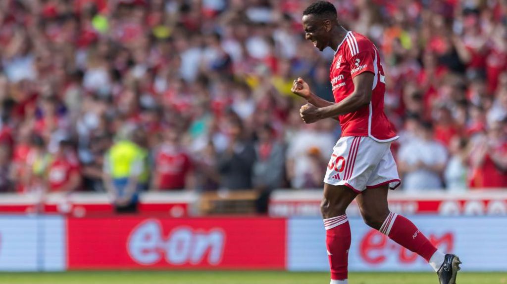 Nottingham Forest news: Willy Boly extends contract - BBC Sport