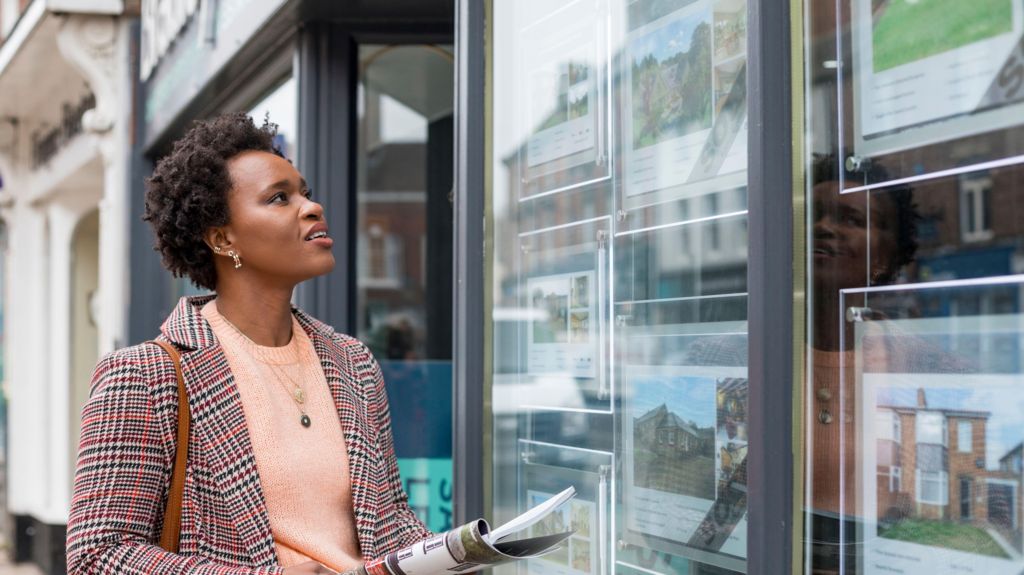House prices fall in April as stamp duty changes kick in 1 00062220-2587-11f0-8c93-17b95c5aba9f.jpg