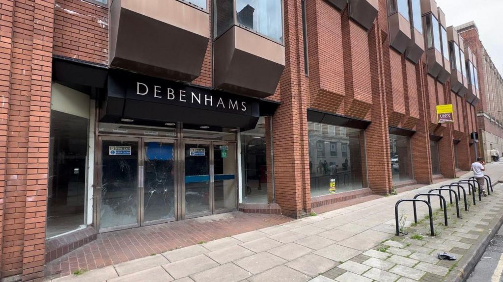 The empty Debenhams store