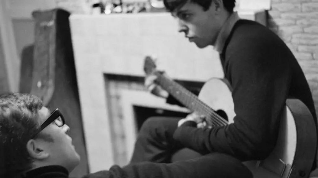 A childhood photo of Paul McCartney and John Lennon