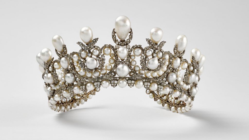 A Daring Heist: The Louvre's €88 Million Jewels Stolen