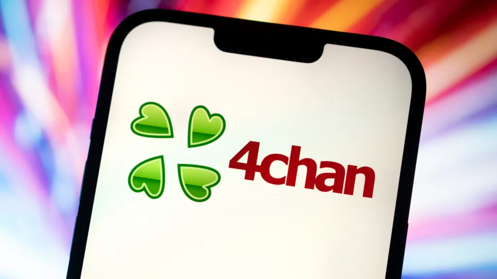 El foro estadounidense 4Chan se burla de la multa de 520.000 libras esterlinas impuesta por violaciones de seguridad en línea en el Reino Unido.