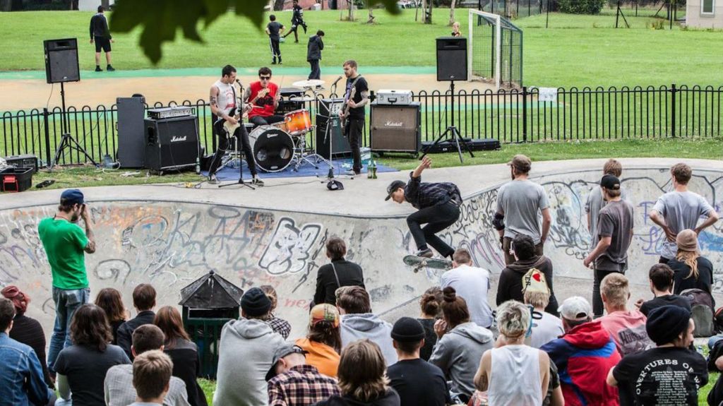 Sheffield Tramlines Fringe free live music event to return - BBC News