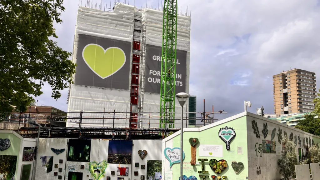 Se solicitan cargos por el incendio de Grenfell contra hasta 57 personas.