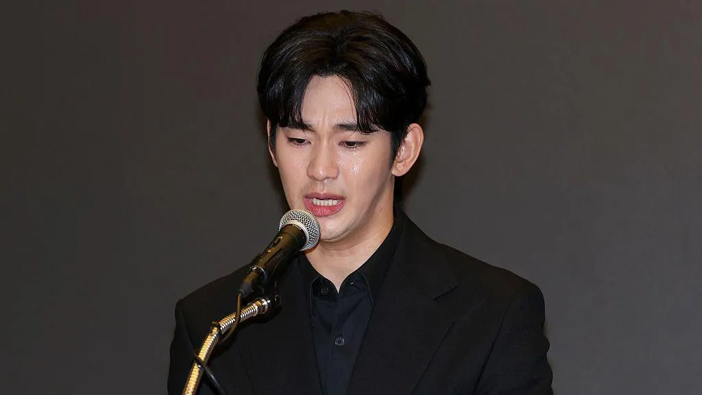 Actor Kim Soo-hyun denies Accusations and Scandals of Dating Kim Sae-ron