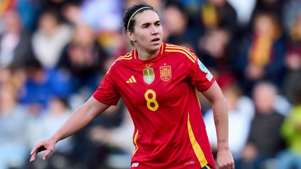 Mariona Caldentey playing for Spain