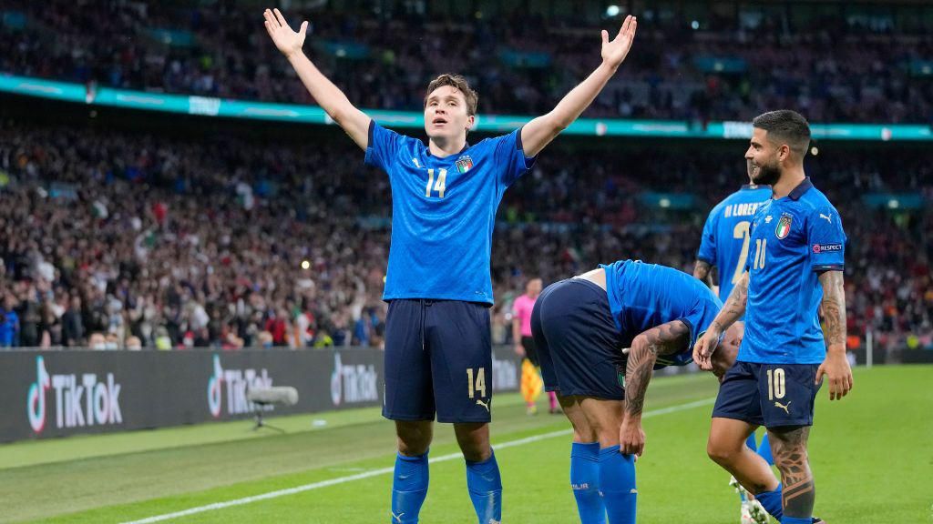 Federico Chiesa celebrates for Italy