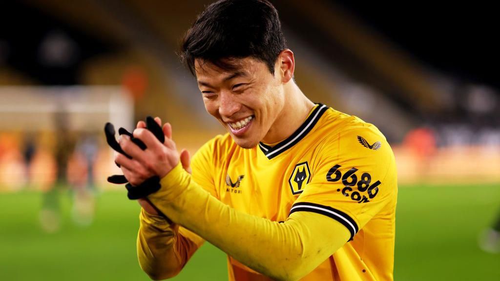 Hwang Hee-chan: South Korea forward signs new Wolves contract - BBC Sport