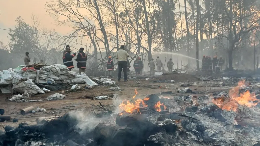 Trece muertos en el segundo atentado con fuegos artificiales en la India en tres días.