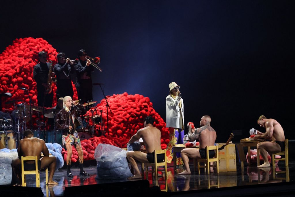 Ca7riel and Paco Amoroso play at the Latin Grammys