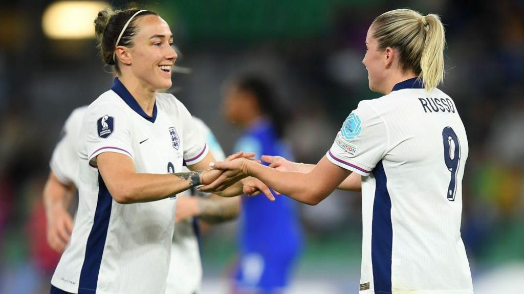 Lucy Bronze celebrates with Alessia Russo