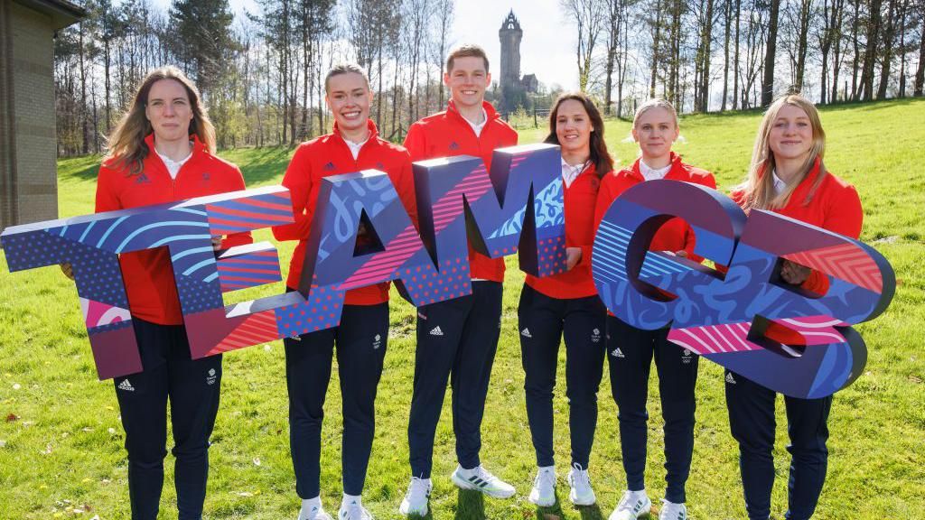 Duncan Scott and Team GB swimmers