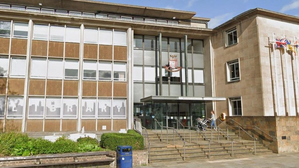 Warwickshire councillors miss training after SEND language row - BBC News