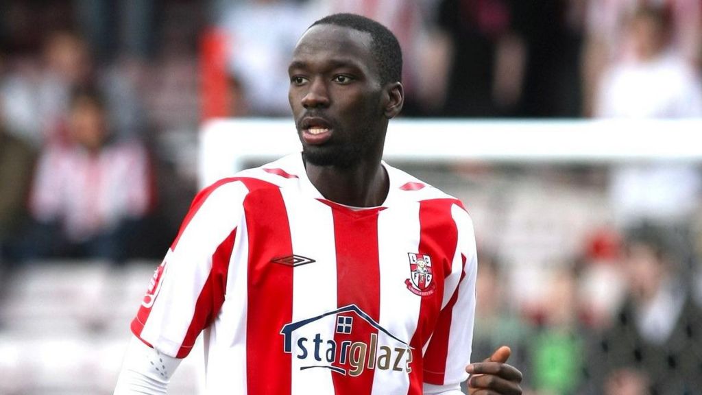 Moses Swaibu playing for Lincoln in a red and white shirt